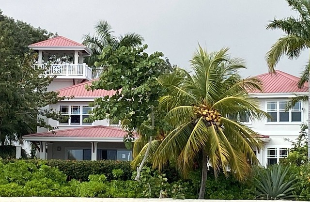 Gold Standard Beach Front Estate with Private Pool and walk to Placencia Village