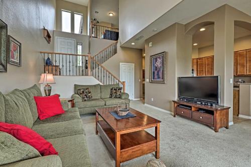 Golf Course View and Pool Access Gold Canyon Gem