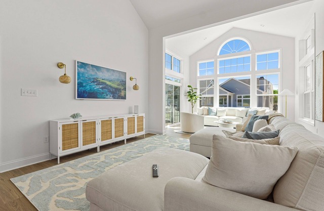 Golfer's Paradise Awaits! Tee up your dream lifestyle in fully furnished home!