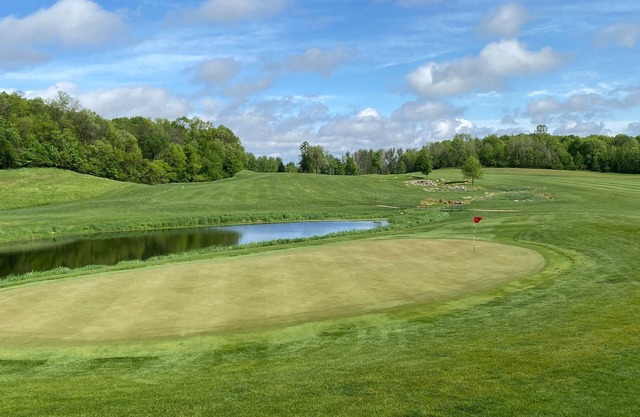 Golfing Retreat 2 bedroom apartment overlooking 9 hole golf course