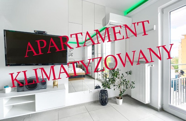 Good Day Apartments- private parking new town
