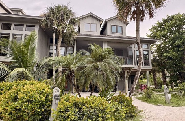Good Day Sunshine Townhome in Safety Harbor