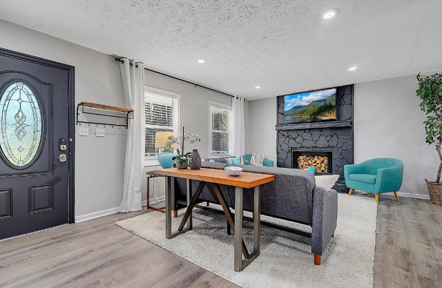 GoodKarma Rentals Spacious and Comfy Abode in Austell