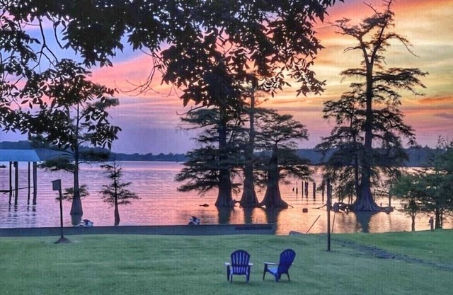 🌙Goodnight Moon resting on the banks of Moon Lake near Clarksdale MS & Helena AR