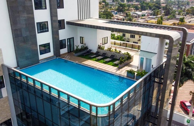 Gorgeous 2 Bedroom Unit by Kozo Restaurant and Skybar