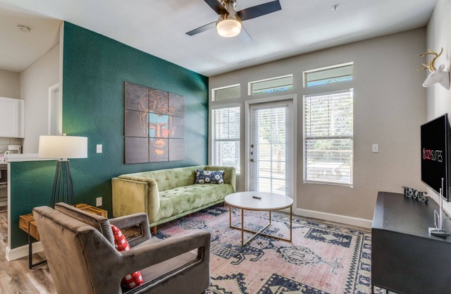 Gorgeous 2BR in Champion City 4436