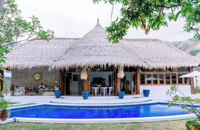 Gorgeous 3 bedroom villa ,traditional style with all the modern conveniences.