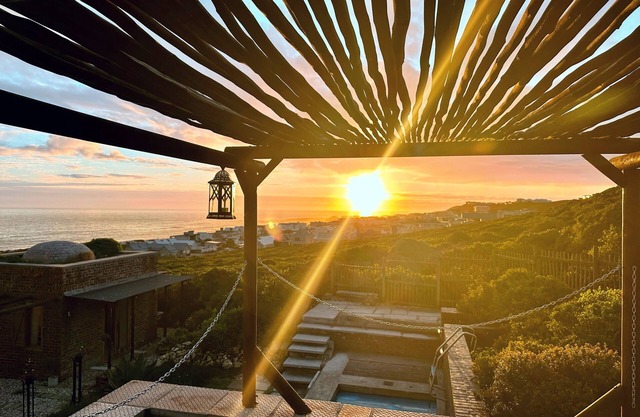 Gorgeous 3-bedroom house with Pool and stunning views in Yzerfontein
