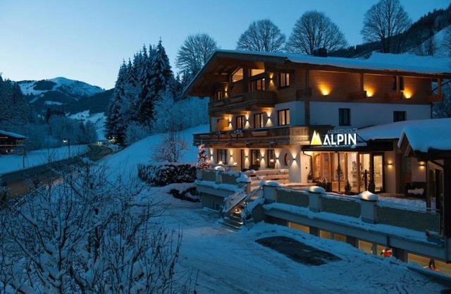 Gorgeous Apartment in Saalbach with Sauna near Ski Slopes