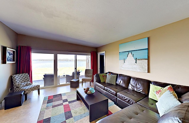 Gorgeous Beach House on Vancouver Island