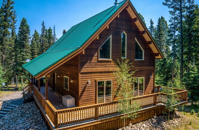Gorgeous cabin in Arrowhead! Relax, unwind and enjoy the beautiful fall colors!