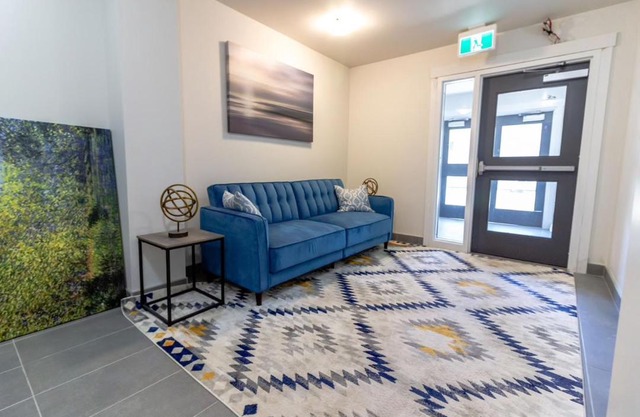 Gorgeous Condo Near UNB, Hospital, Patio, New!