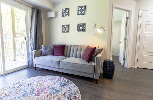 Gorgeous Condo Near UNB, Hospital, Patio, New!