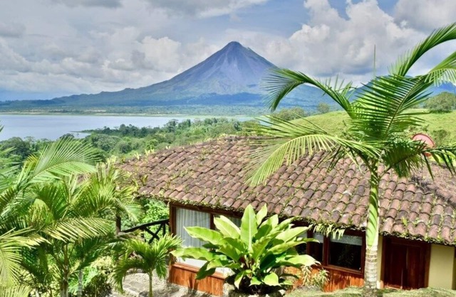Gorgeous Cottage with Pool & Jacuzzi access & Spectacular Volcano & Lake views.