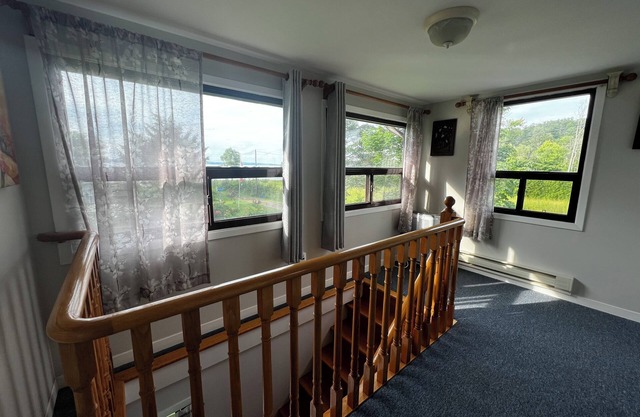 Gorgeous Cozy 5 Bedroom Cottage at Rice Lake!
