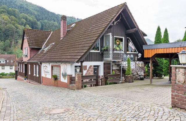 Gorgeous Holiday Home with Balcony, Garden Furniture, Grill