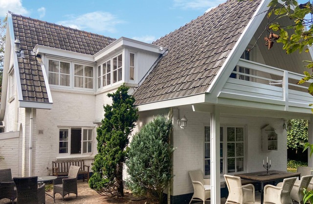 Gorgeous home in Groet with WiFi
