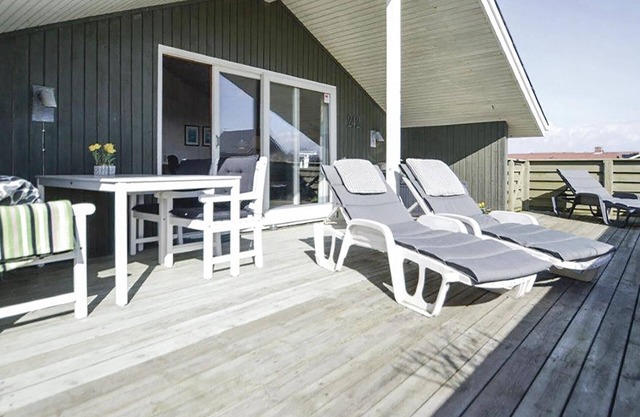 Gorgeous home in Hvide Sande with WiFi