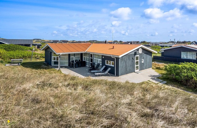 Gorgeous home in Hvide Sande with sauna