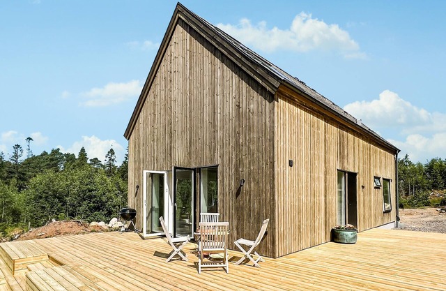 Gorgeous home in Lindome with WiFi
