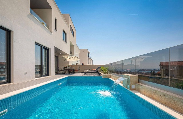Gorgeous home in Podstrana with WiFi