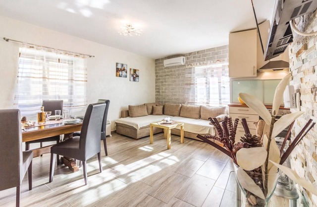 Gorgeous home in Pomer with WiFi