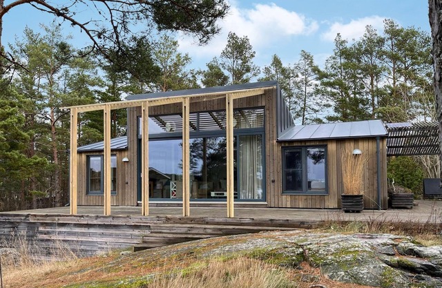 Gorgeous home in Vikbolandet with WiFi