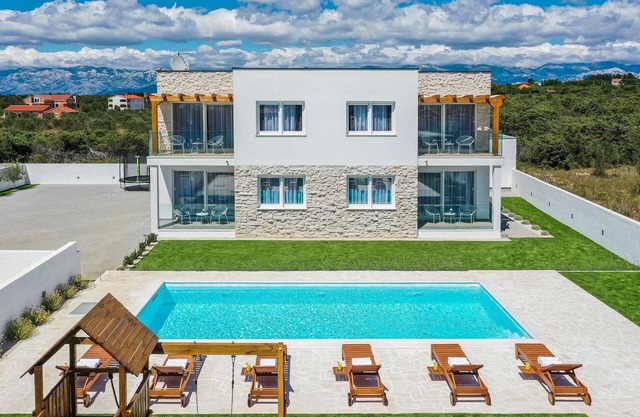 Gorgeous home in Vrsi