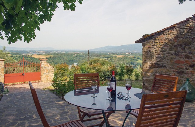 Gorgeous home in Civitella d.Chiana AR