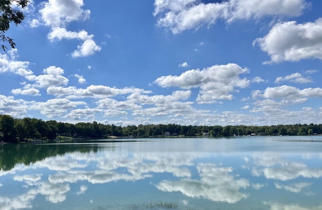 Gorgeous Lakefront Home! Amazing views, outdoor dining and close to Shipshewana.