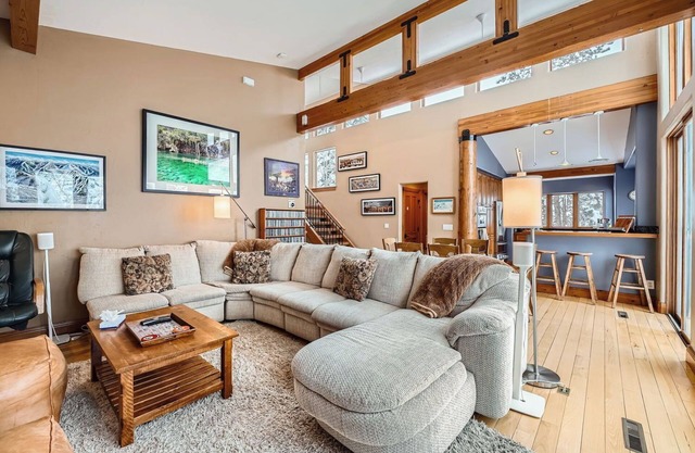 Gorgeous Mountain Home Just Minutes drive to the Slopes