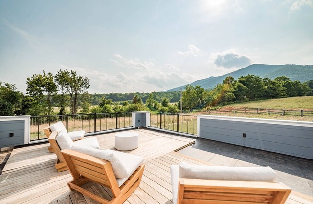 Gorgeous Mountain Views, Rooftop Deck, Chef's Kitchen