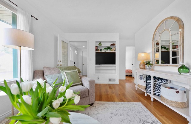 Gorgeous North Spokane Home - 5 Min to Campus