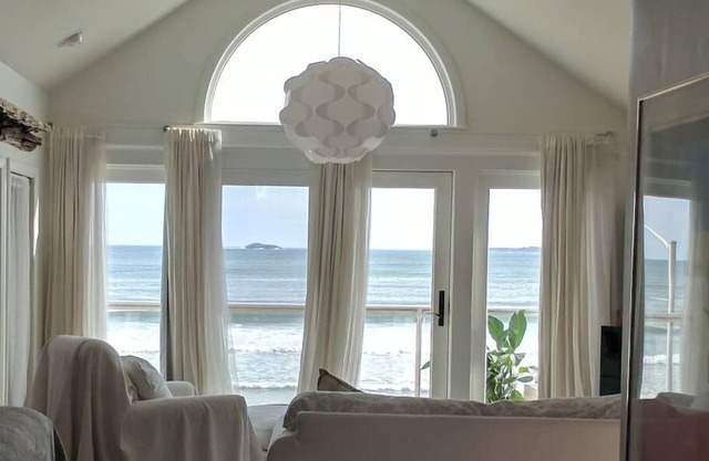 Gorgeous Oceanfront Penthouse