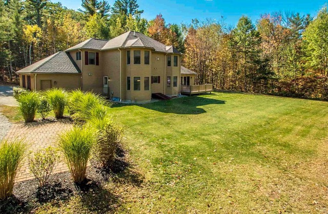 Gorgeous Private Villa - Minutes to the Saco River - Fire-pit & Yard