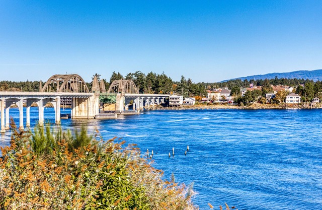 Gorgeous riverfront rental with excellent views & large private deck
