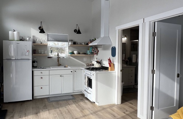 Gorgeous Tiny home with stunning views. Access to Alaskas most renowned hiking