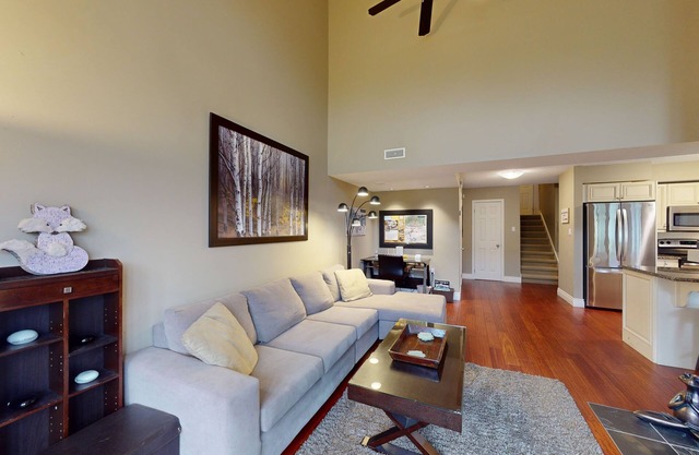 Gorgeous & unique Blue Mountain condo - private ski storage
