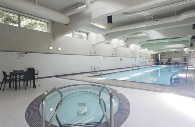 Gorgeous Views, Downtown, 2Bdrm2Bath,1 Free Parking