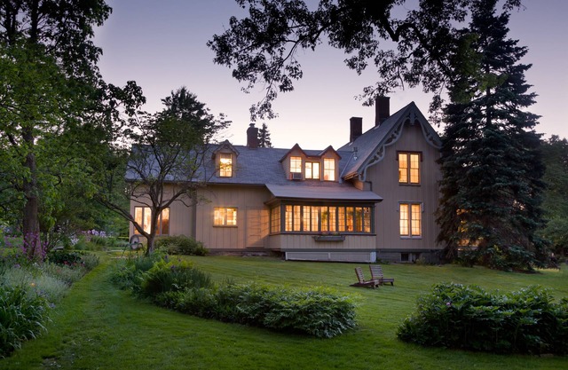 Gothic Eves Inn and Spa Bed and Breakfast