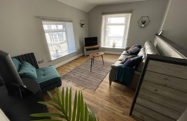 Gower Place Heart of Mumbles | Sleeps 2 | Near Beach | Oystermouth Castle | Wifi
