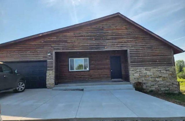 Grafton Rustic House - 4 min from the lake and Lions Den Nature preserve