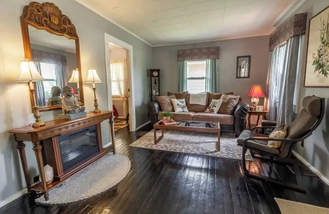 Graham and Kay's UIndy Cottage. 3 bedrooms, 10 min from downtown.