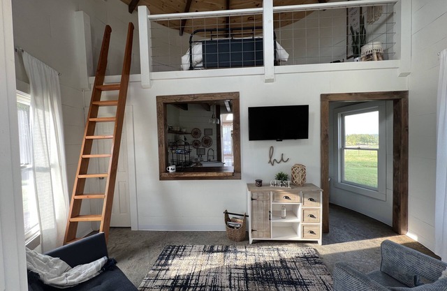 Grain Bin Farmhouse with Loft Bedroom