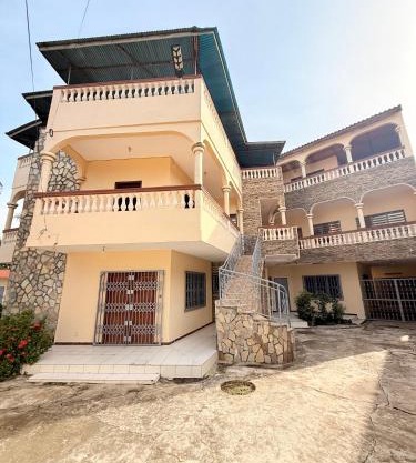 Grand appartement non loin du centre de Cotonou