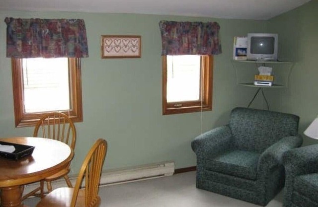 Grand Bend 2 bedroom cottage with loft for rent
