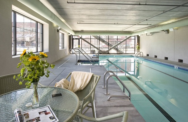 Grand Eastonian Hotel & Suites