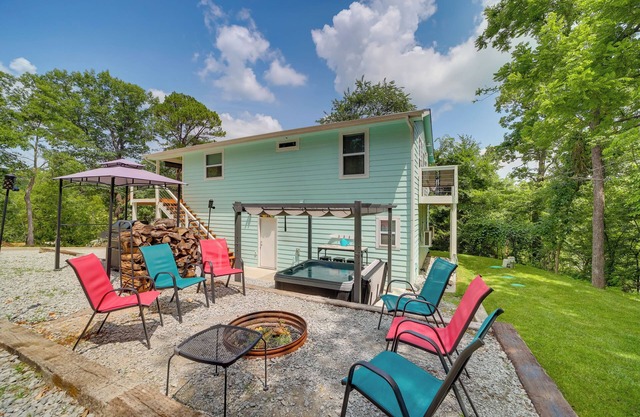 Grand Lake Cottage w/Hot Tub in Eucha