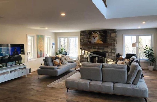 Grand Luxury villa in Mont-Tremblant/7 min to SKI resort/Game/Sauna/SPA/BBQ
