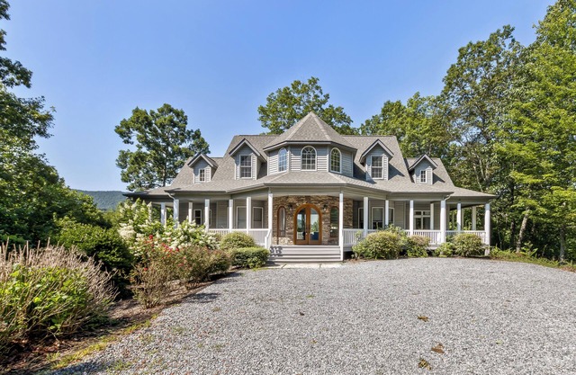 Grand Mountain Getaway near Dupont~Hendersonville, NC
